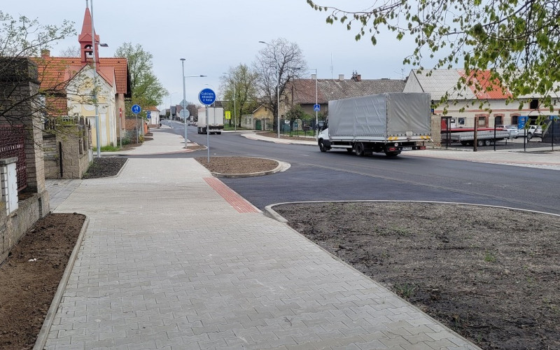 Rekonstrukce ulice Pražskáv Bezděčíně - IIetapa vč. cyklostezky