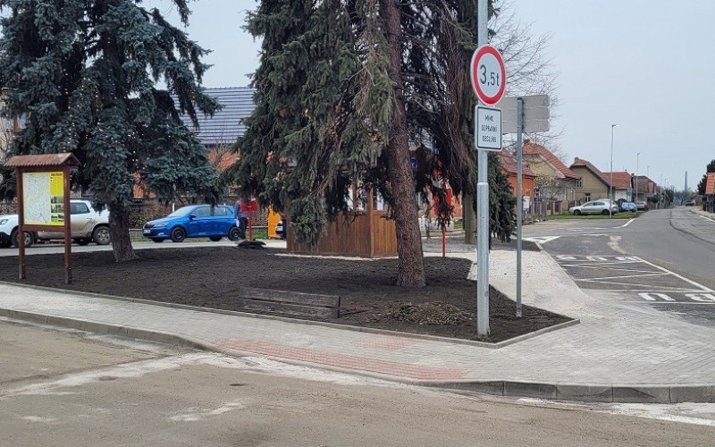 Chodník podél silnice III/3325 (ulice Hlavní) ve Vanovicích