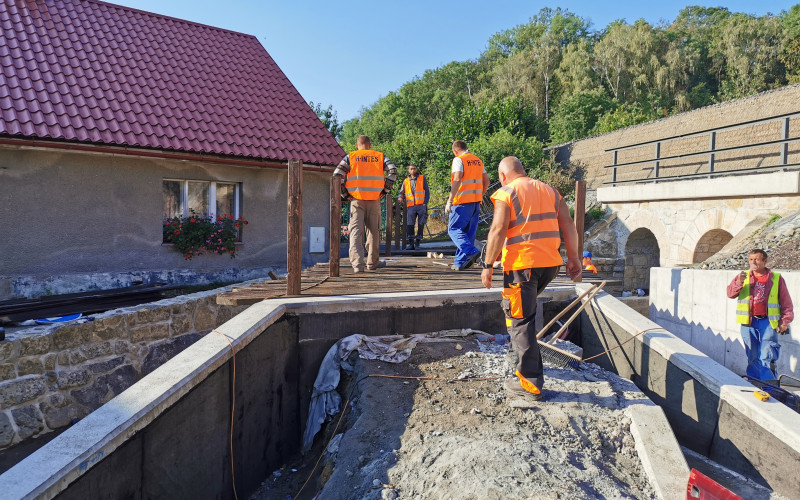 Podchod pod tratí Podlázky, MB