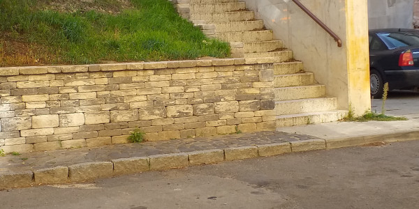 Chrástecká ul. - zajištění havarijního stavu opěrné zdi.