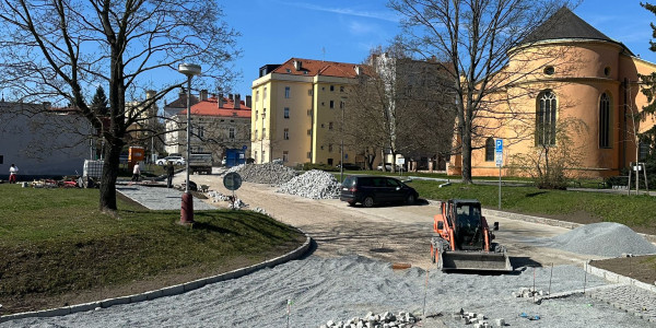 Oprava povrchu komunikací v parku za Mírovým náměstím