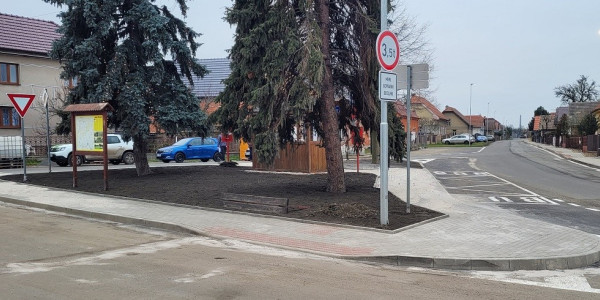 Chodník podél silnice III/3325 (ulice Hlavní) ve Vanovicích