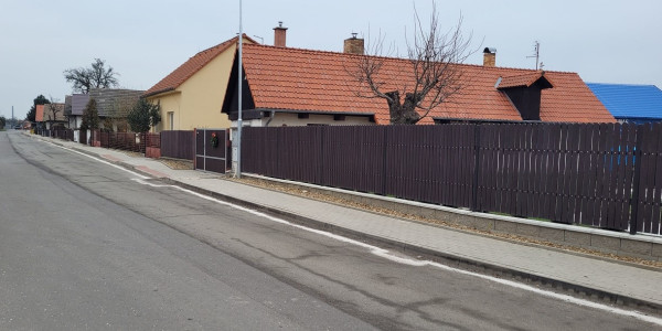 Chodník podél silnice III/3325 (ulice Hlavní) ve Vanovicích