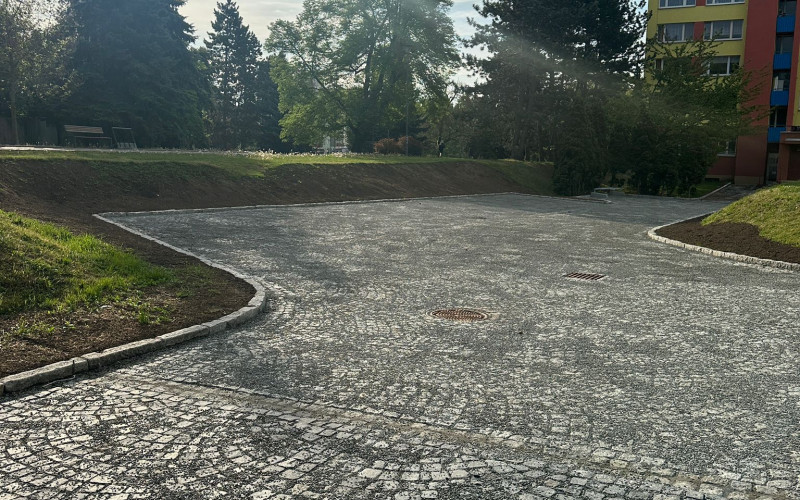 Oprava povrchu komunikací v parku za Mírovým náměstím