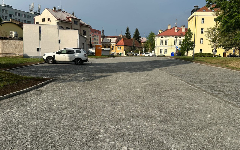 Oprava povrchu komunikací v parku za Mírovým náměstím